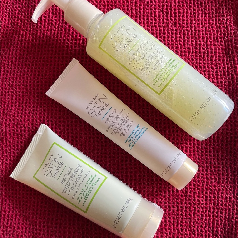 FULL SIZE- Mary Kay satin hands set